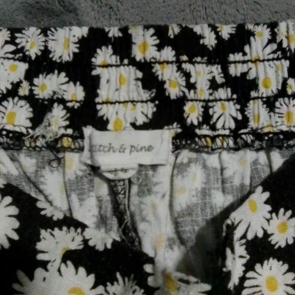 Women's daisy print shorts sz M - Picture 3 of 3